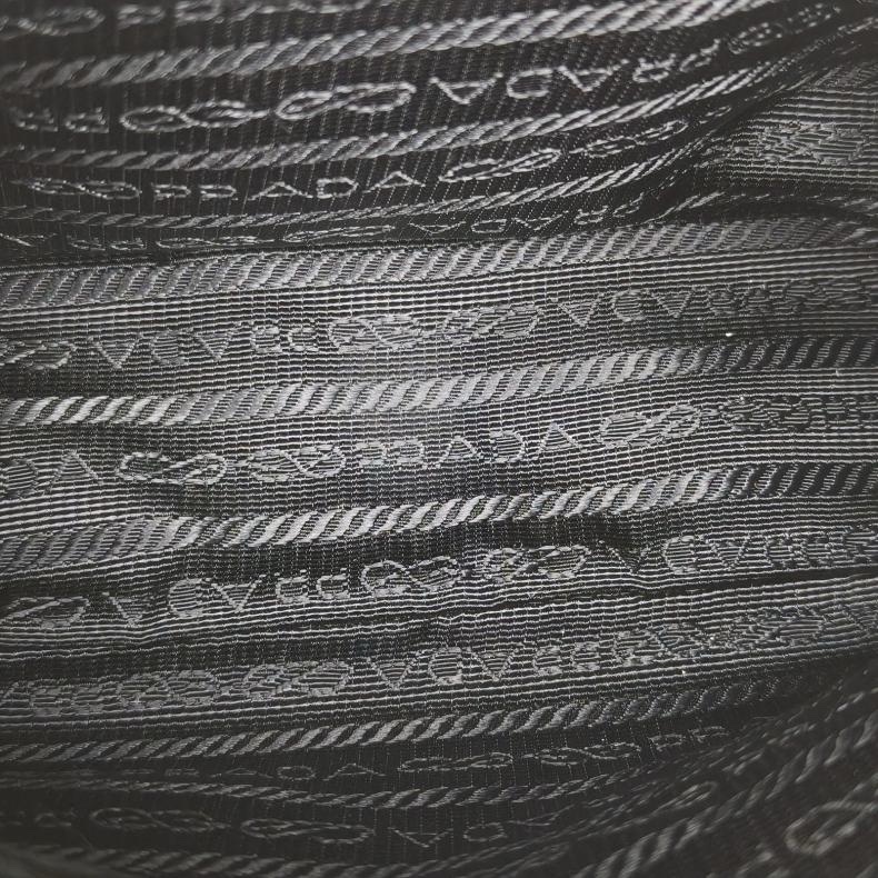 PRADA 黑色尼龍斜挎包鏈條-5