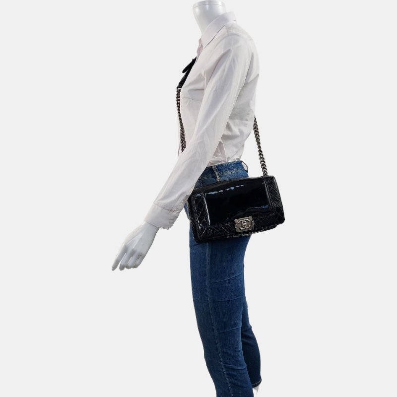 CHANEL BOY CHANEL中號黑色牛漆皮菱格紋絎縫單肩包斜挎包釘色五金18開可拆卸肩帶-1