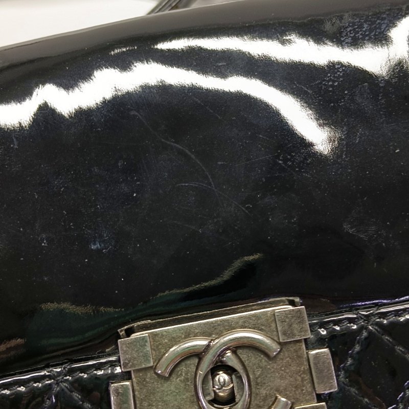 CHANEL BOY CHANEL中號黑色牛漆皮菱格紋絎縫單肩包斜挎包釘色五金18開可拆卸肩帶-8