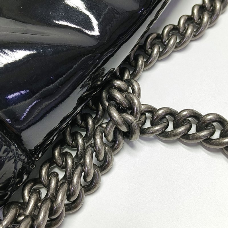 CHANEL BOY CHANEL中號黑色牛漆皮菱格紋絎縫單肩包斜挎包釘色五金18開可拆卸肩帶-16