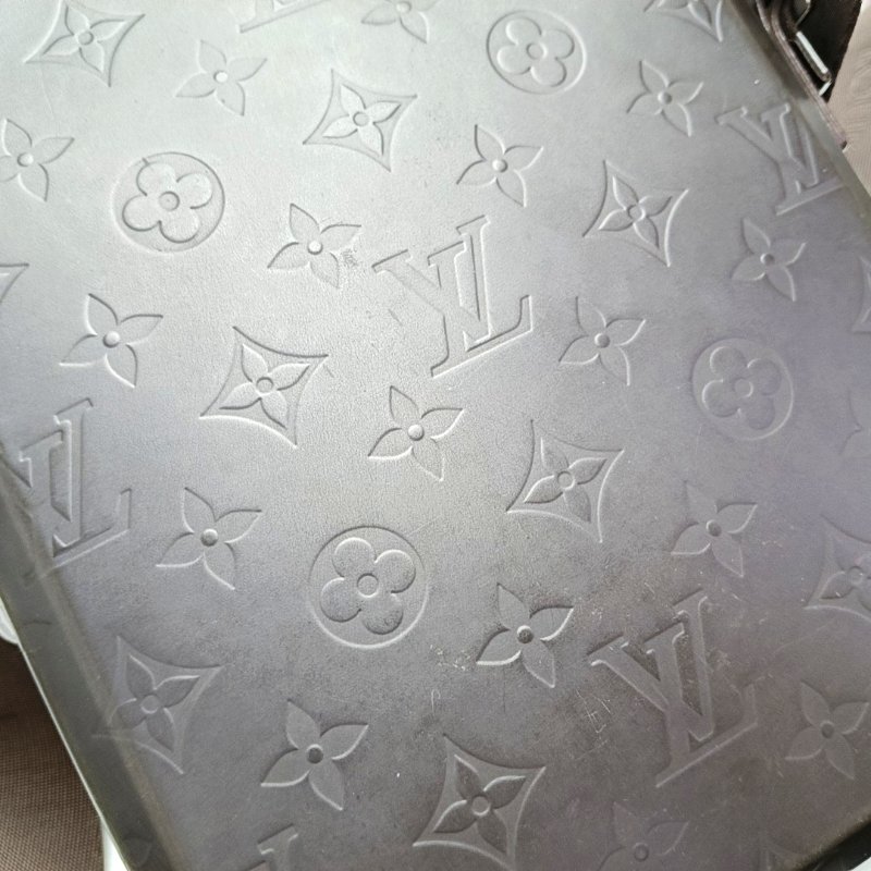 LOUIS VUITTON STEVE深棕色牛皮老花單肩包斜挎包釕色五金-7