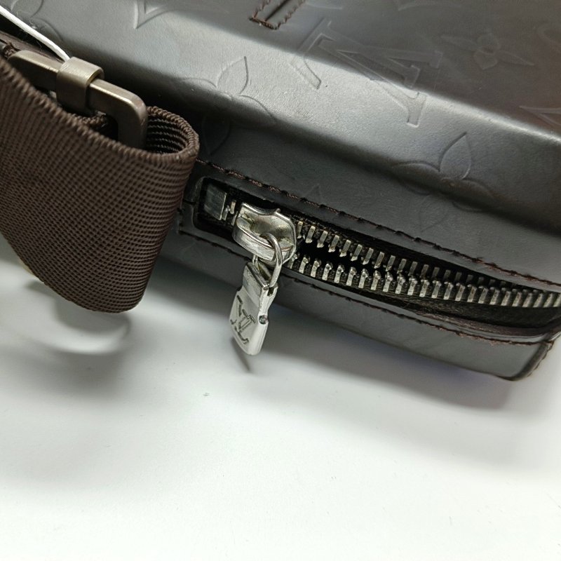 LOUIS VUITTON STEVE深棕色牛皮老花單肩包斜挎包釕色五金-12