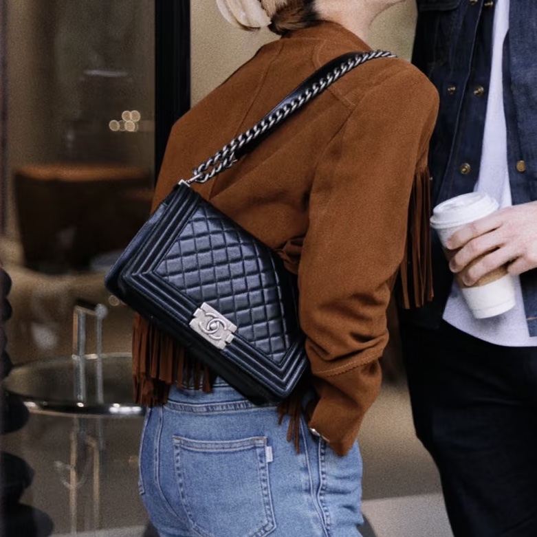 保值王者😍99新🈶購證💯Chanel黑銀Leboy25單肩斜挎鏈條包-3