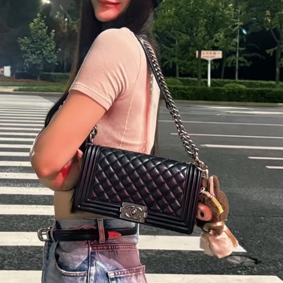 保值王者😍99新🈶購證💯Chanel黑銀Leboy25單肩斜挎鏈條包-5