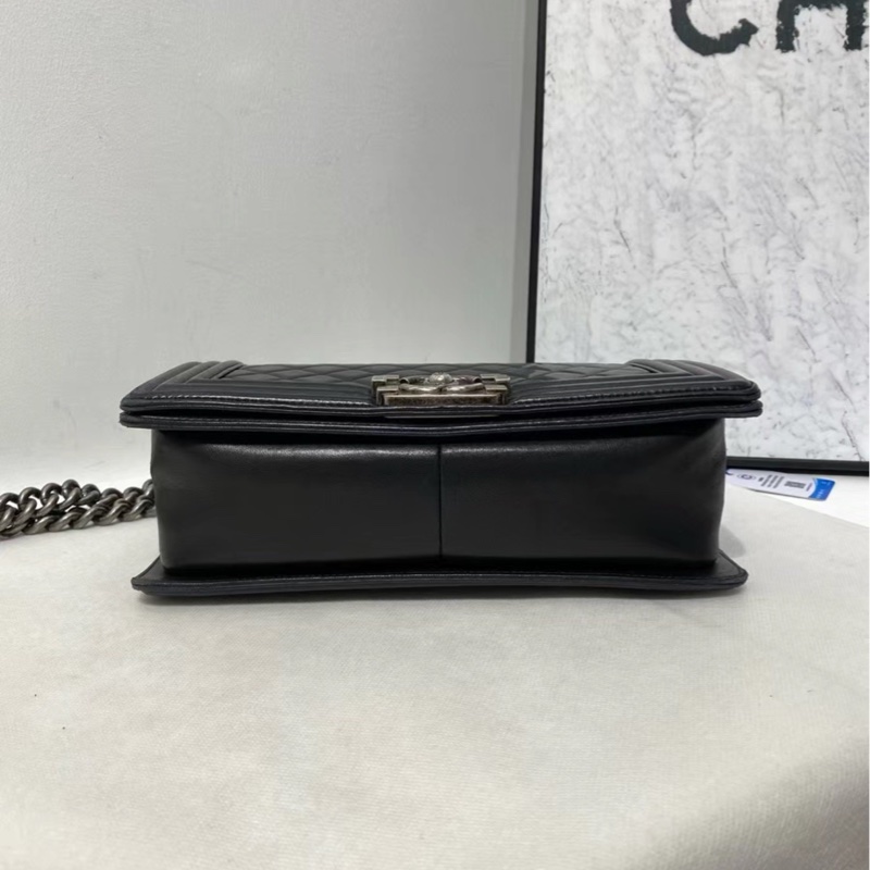 保值王者😍99新🈶購證💯Chanel黑銀Leboy25單肩斜挎鏈條包-8