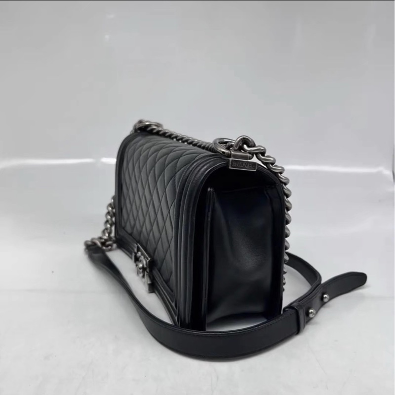 保值王者😍99新🈶購證💯Chanel黑銀Leboy25單肩斜挎鏈條包-11