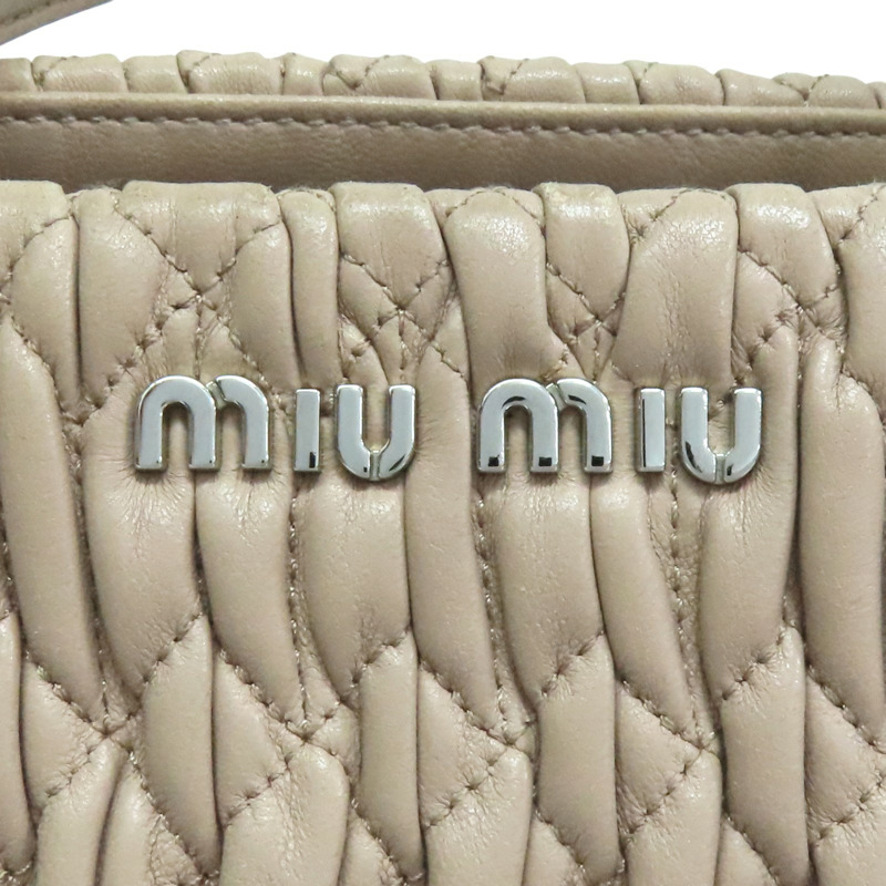 藕粉色 抓皺 NAPPA皮革 Matelasse 肩背包【MIU MIU 繆繆】 5BA958-6