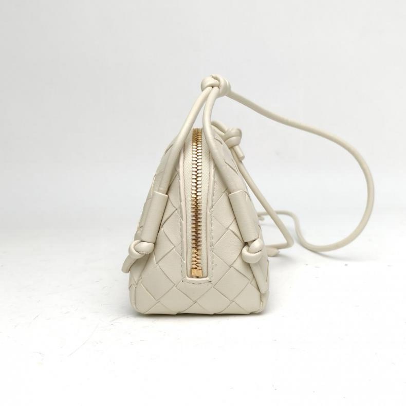 BOTTEGA VENETA 白色羊皮concert編織貝殼斜挎包-1