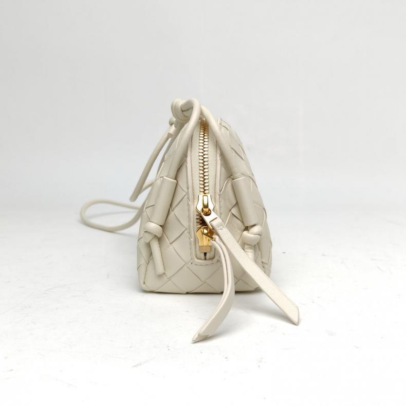 BOTTEGA VENETA 白色羊皮concert編織貝殼斜挎包-4