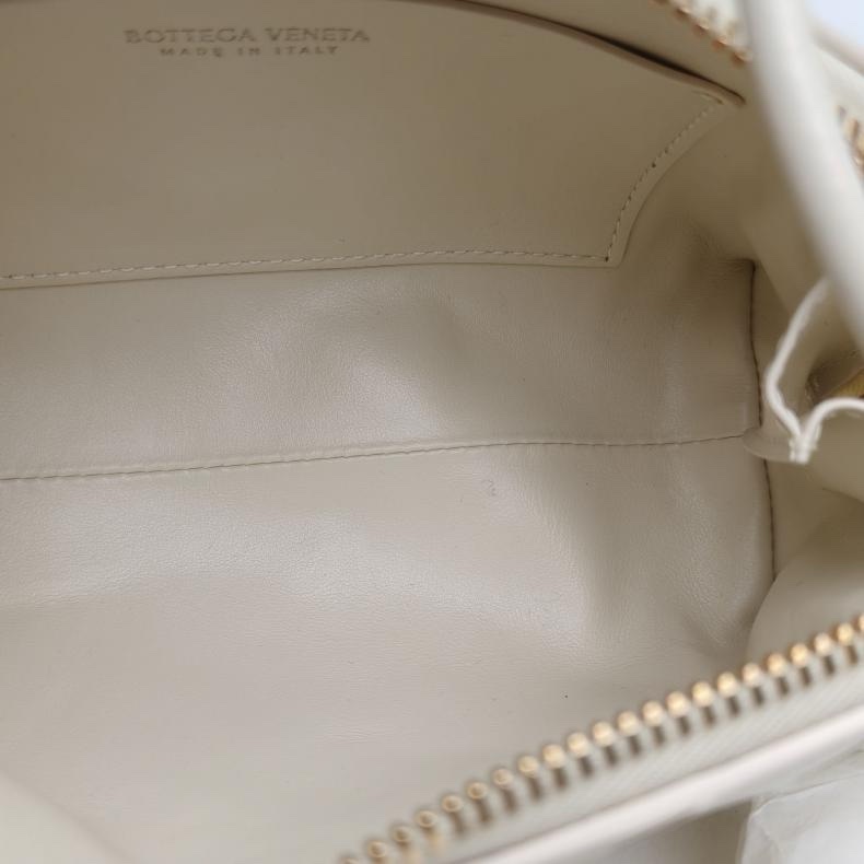 BOTTEGA VENETA 白色羊皮concert編織貝殼斜挎包-5