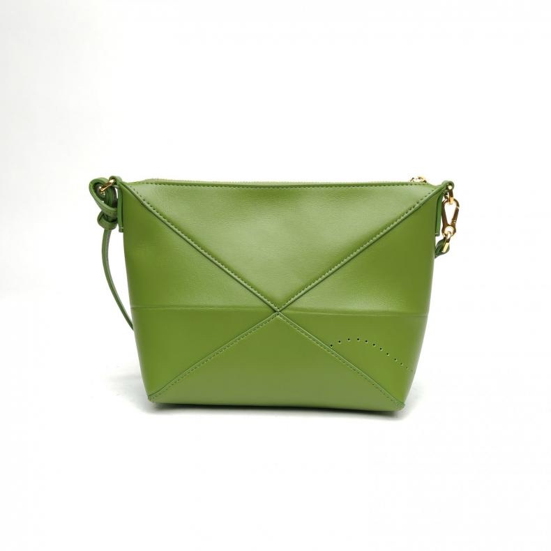 LOEWE 綠色牛皮puzzlefold pouch變形包情人節限定小刺蝟肩背包-2