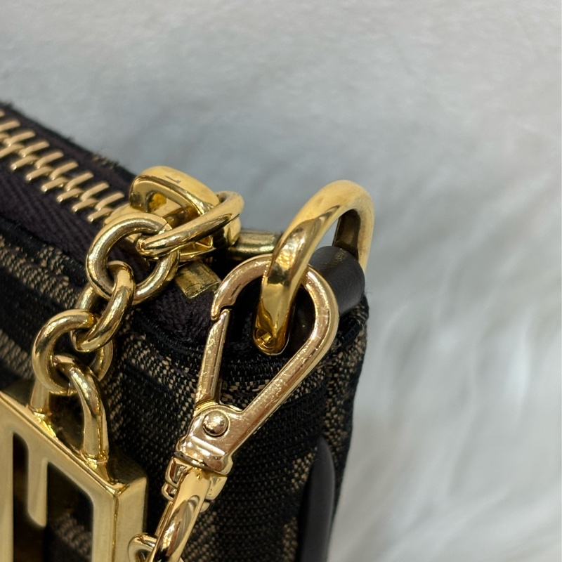 FENDI 8M0535 Baguette FF 緹花老花 金鍊 迷你貝貴提零錢包小廢包口紅包耳機包手拿包手提包-4