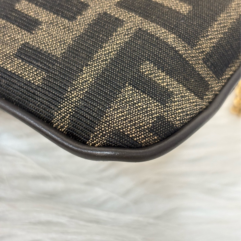 FENDI 8M0535 Baguette FF 緹花老花 金鍊 迷你貝貴提零錢包小廢包口紅包耳機包手拿包手提包-10