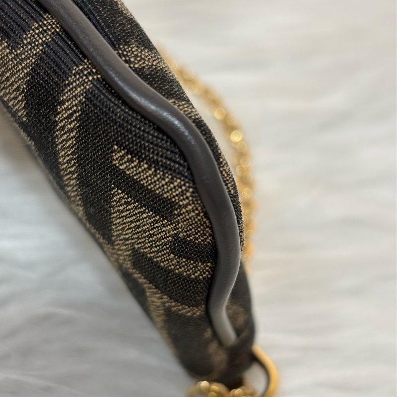 FENDI 8M0535 Baguette FF 緹花老花 金鍊 迷你貝貴提零錢包小廢包口紅包耳機包手拿包手提包-11