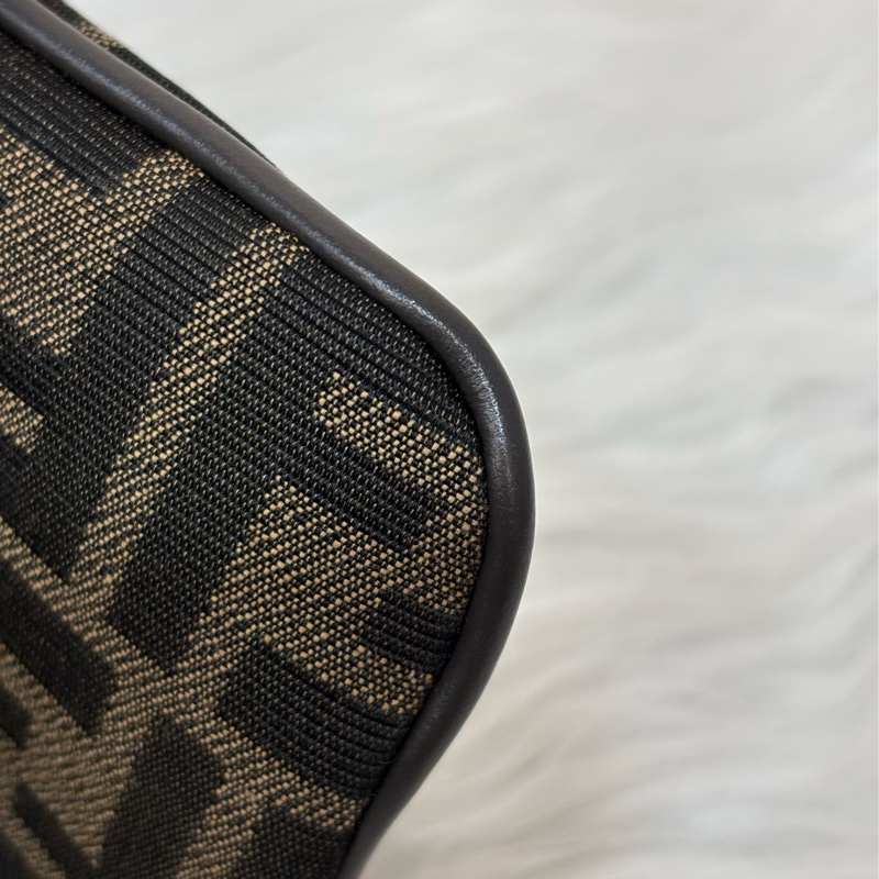 FENDI 8M0535 Baguette FF 緹花老花 金鍊 迷你貝貴提零錢包小廢包口紅包耳機包手拿包手提包-12