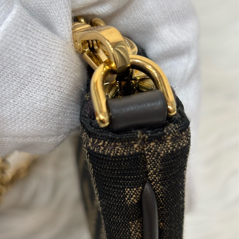 FENDI 8M0535 Baguette FF 緹花老花 金鍊 迷你貝貴提零錢包小廢包口紅包耳機包手拿包手提包-13