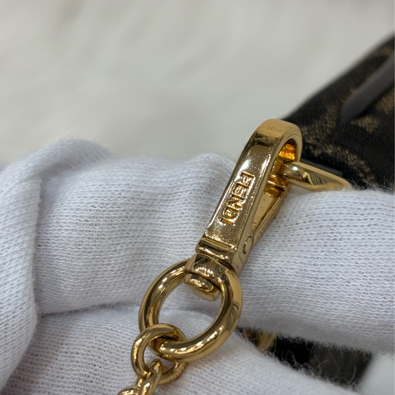 FENDI 8M0535 Baguette FF 緹花老花 金鍊 迷你貝貴提零錢包小廢包口紅包耳機包手拿包手提包-18