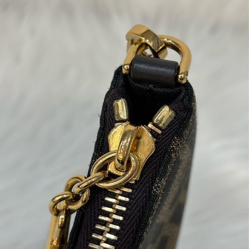 FENDI 8M0535 Baguette FF 緹花老花 金鍊 迷你貝貴提零錢包小廢包口紅包耳機包手拿包手提包-20