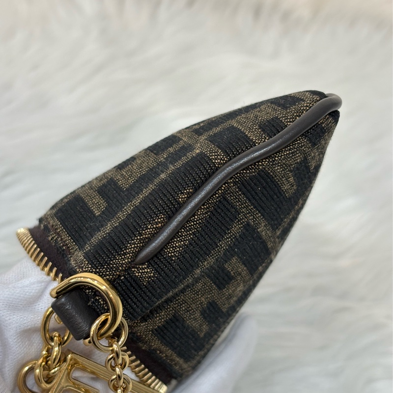 FENDI 8M0535 Baguette FF 緹花老花 金鍊 迷你貝貴提零錢包小廢包口紅包耳機包手拿包手提包-23