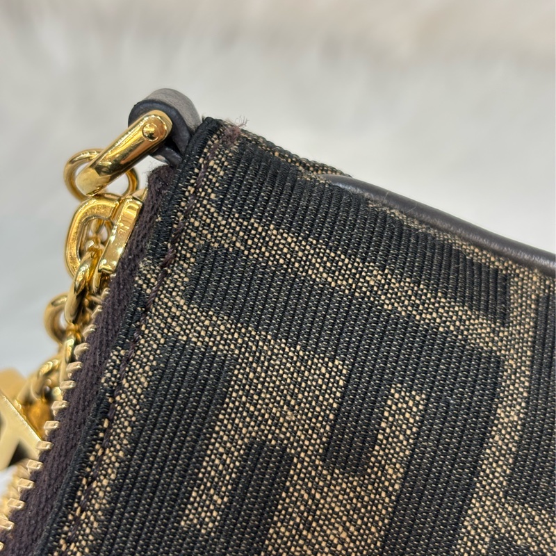 FENDI 8M0535 Baguette FF 緹花老花 金鍊 迷你貝貴提零錢包小廢包口紅包耳機包手拿包手提包-26