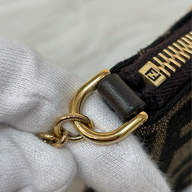 FENDI 8M0535 Baguette FF 緹花老花 金鍊 迷你貝貴提零錢包小廢包口紅包耳機包手拿包手提包-36