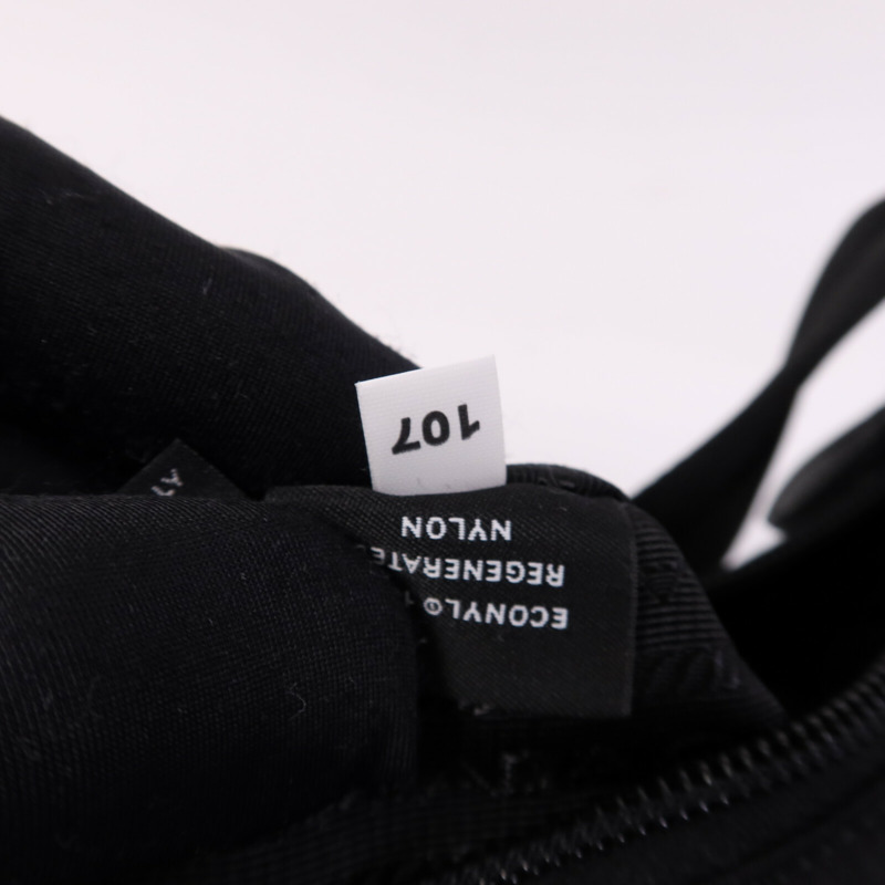 PRADA 尼龍Hobo銀扣肩背袋-6