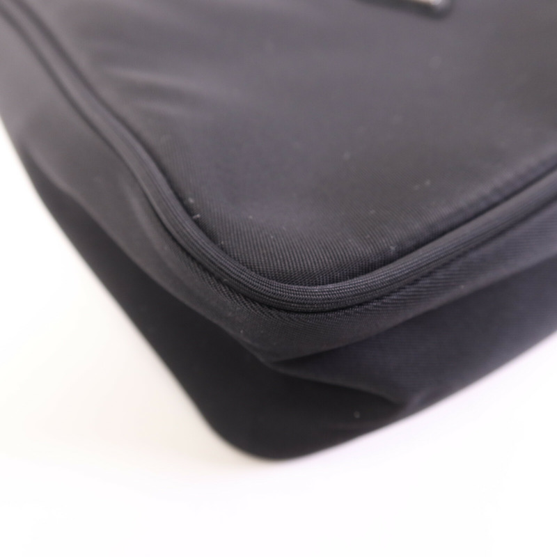 PRADA 尼龍Hobo銀扣肩背袋-11