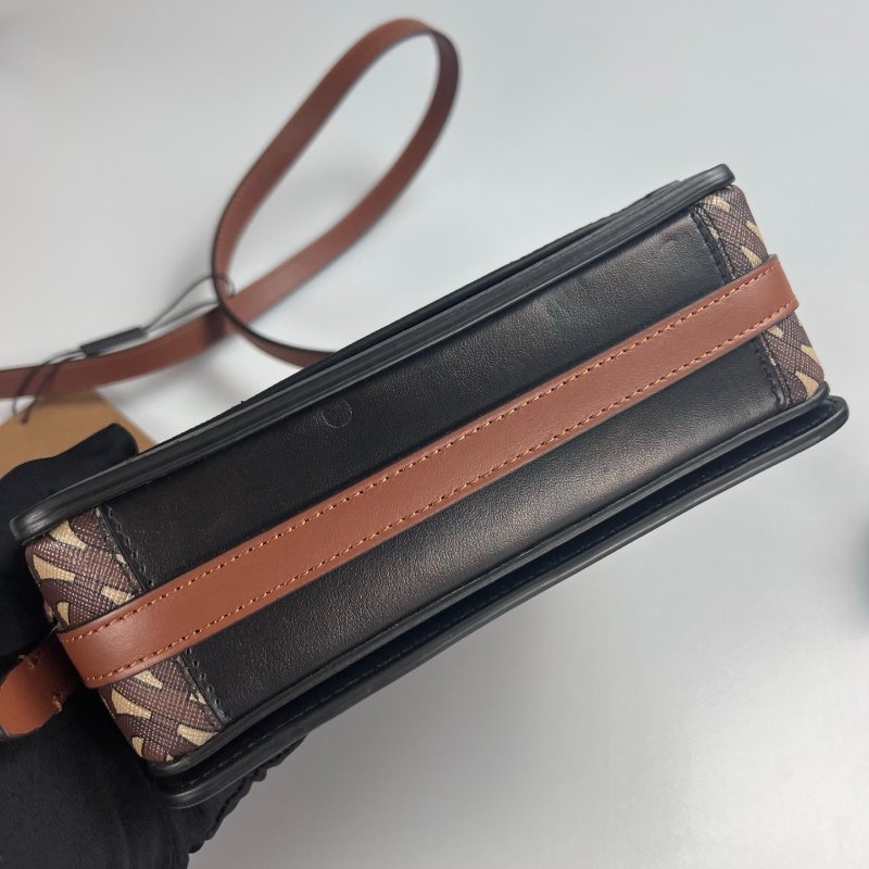 BURBERRY 拚色老花肩背包-4