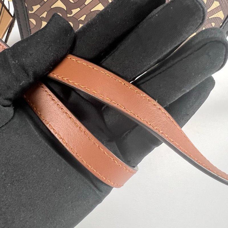 BURBERRY 拚色老花肩背包-6