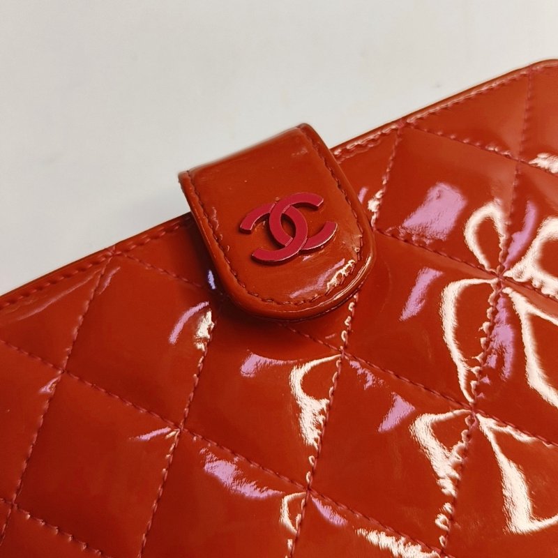 CHANEL橘紅色漆皮菱格紋錢包銀色五金16開-8