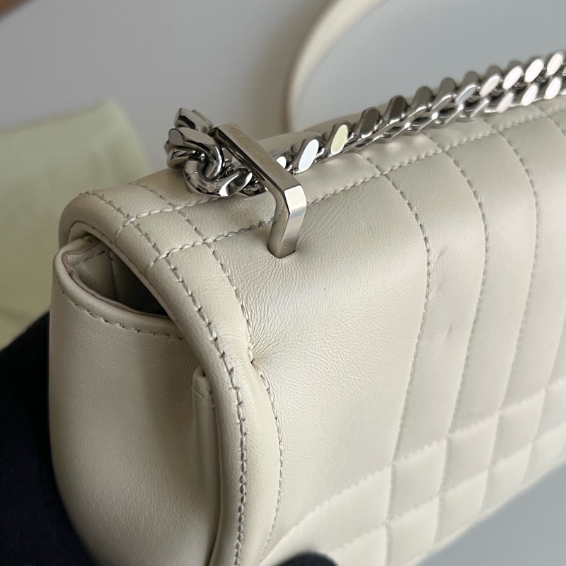 Burberry Lola chain bag奶白色鏈條包-7