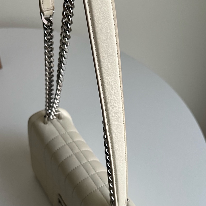 Burberry Lola chain bag奶白色鏈條包-11