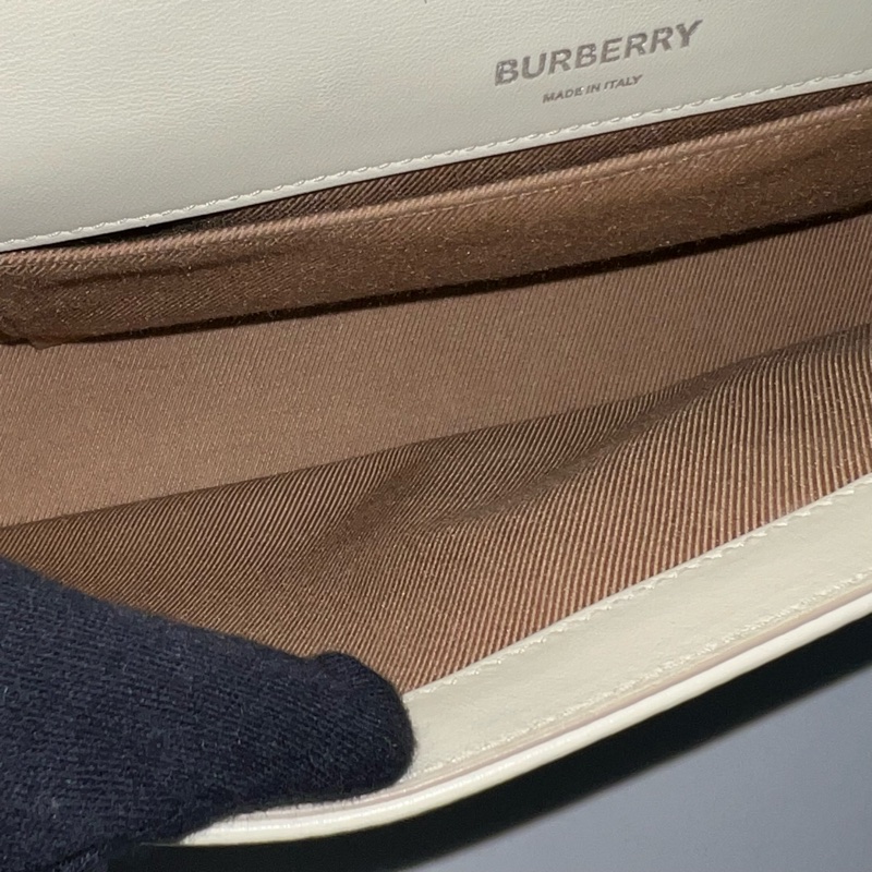 Burberry Lola chain bag奶白色鏈條包-17