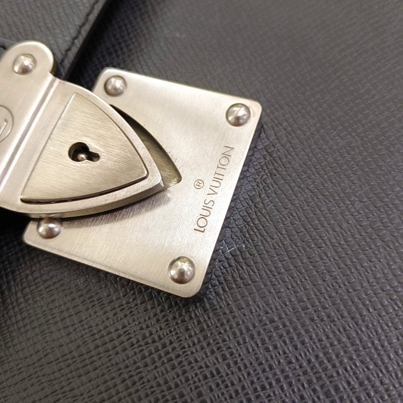 LOUIS VUITTON MINUTO黑色牛皮手拿包銀色五金-10