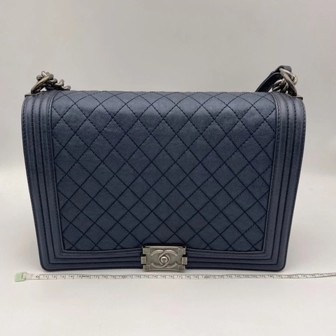 Chanel香奈兒Leboy大號珠光藍牛皮鏈條包，鐳射19開