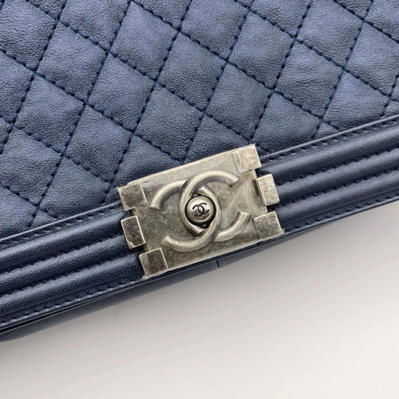 Chanel香奈兒Leboy大號珠光藍牛皮鏈條包，鐳射19開-13