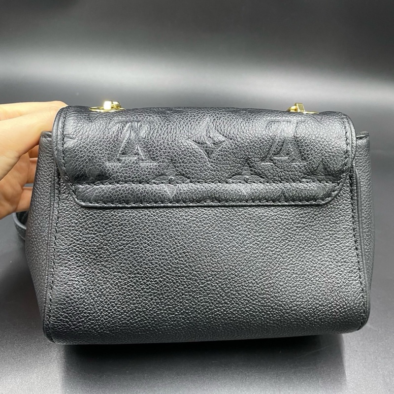 LV黑色壓紋鏈條包-1