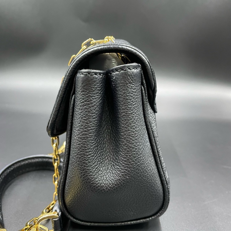 LV黑色壓紋鏈條包-4