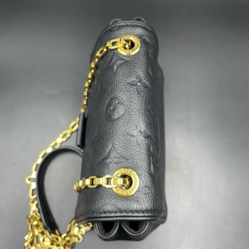 LV黑色壓紋鏈條包-6