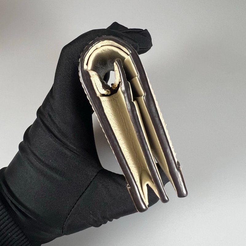 GUCCI 523155 白對開短夾-3