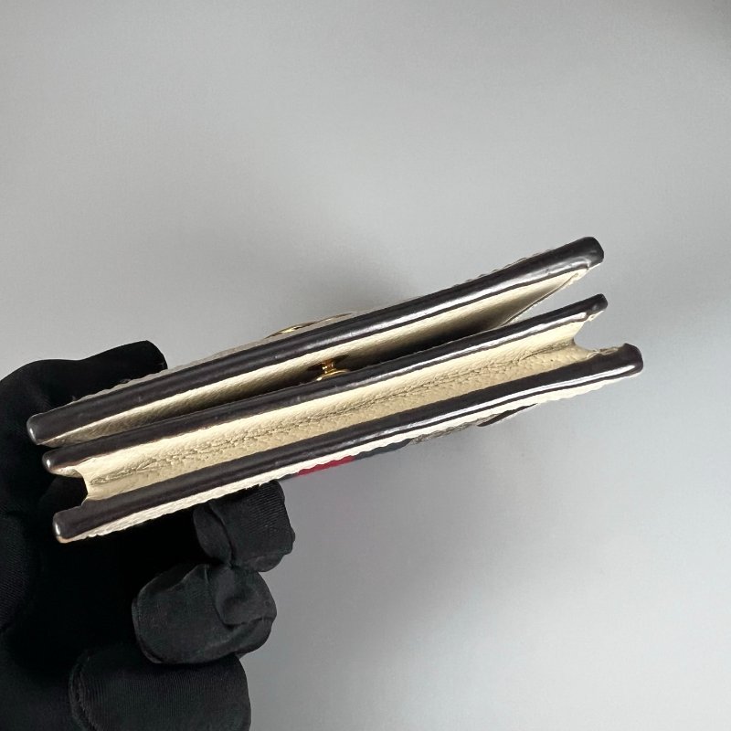 GUCCI 523155 白對開短夾-4