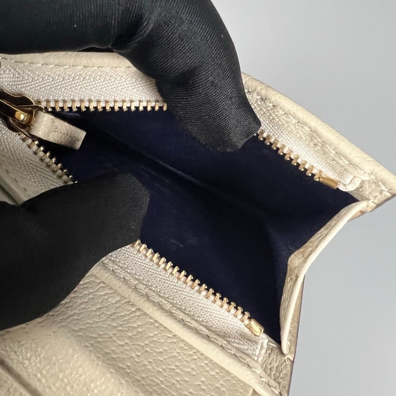 GUCCI 523155 白對開短夾-6