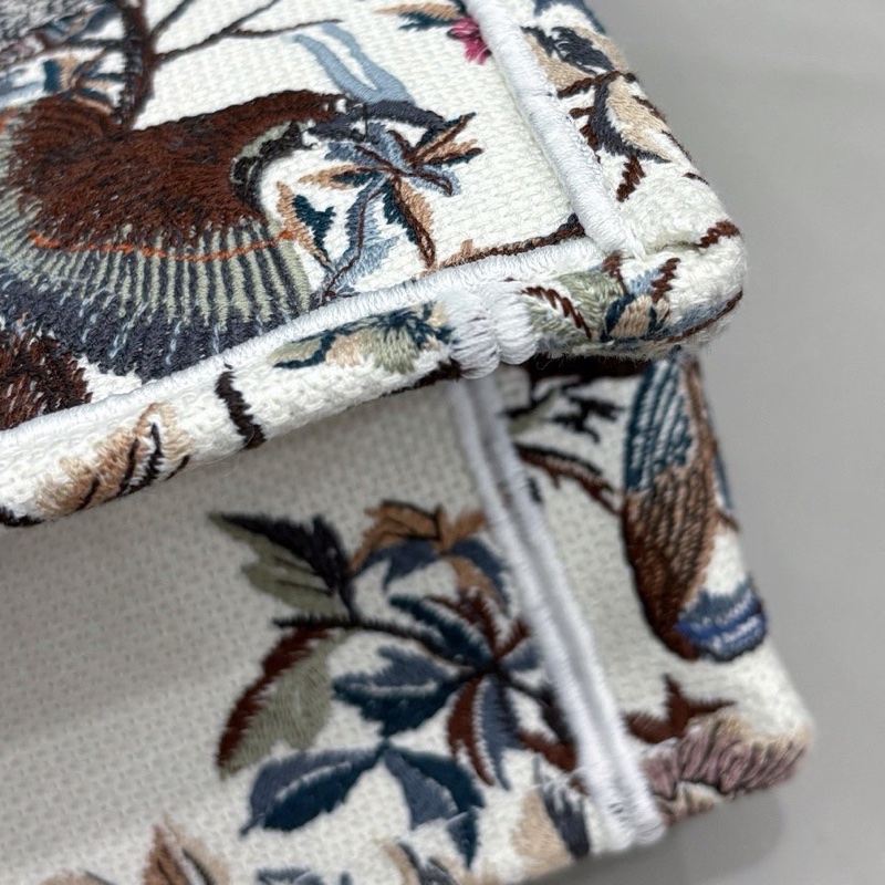 【近新閒置品】迪奧 Dior 花鳥刺繡Book tote中號手提托特包-9