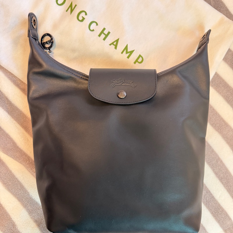 全新歐洲購入 Longchamp 半月形單肩包 LE PLIAGE XTRA M SHOULDER BAG 黑色牛皮肩背包 肩背包-10