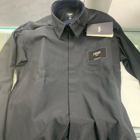 fendi黑色襯衫 logo 特價🉐