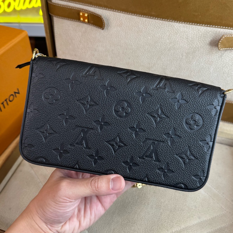 上架中🔑Louis Vuitton 經典黑牛皮壓花晚宴包-11