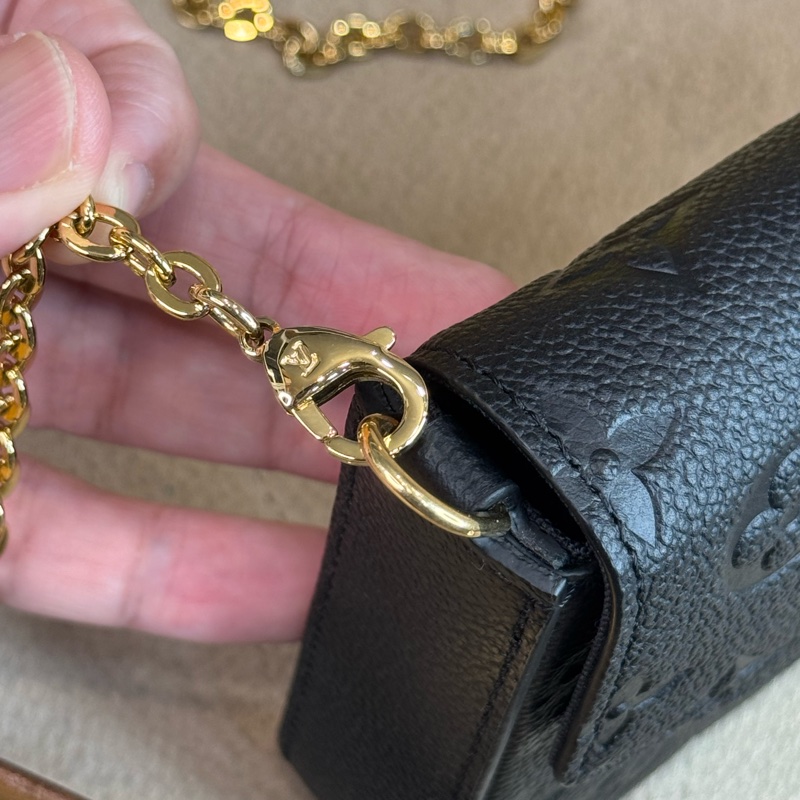 上架中🔑Louis Vuitton 經典黑牛皮壓花晚宴包-15