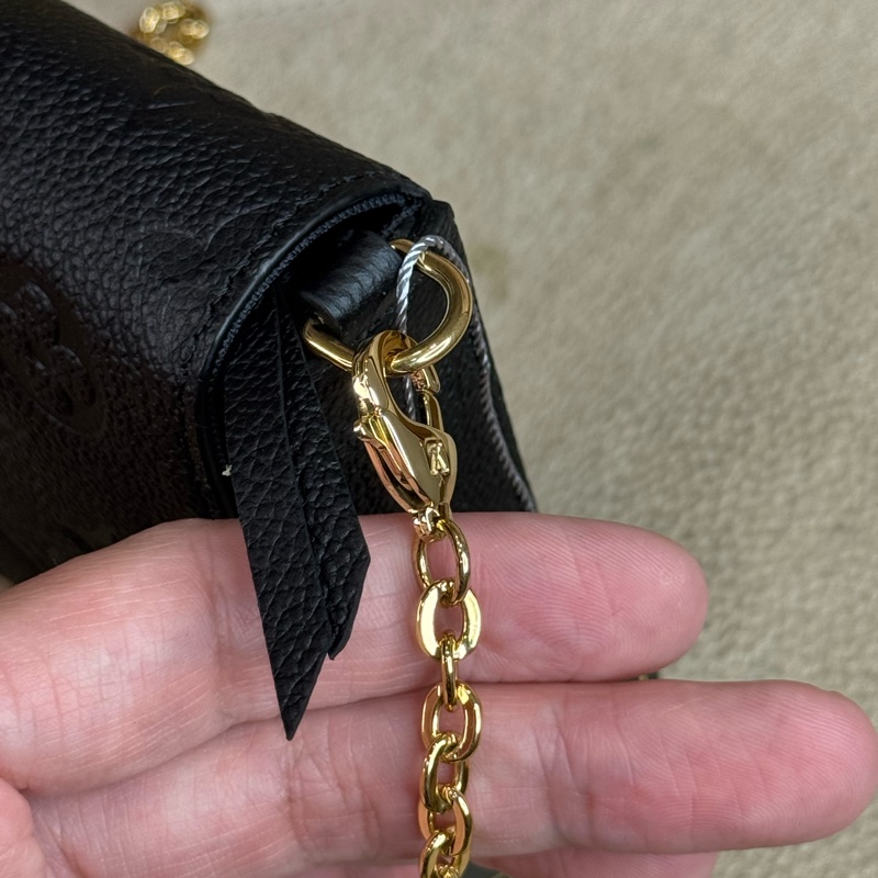 上架中🔑Louis Vuitton 經典黑牛皮壓花晚宴包-16