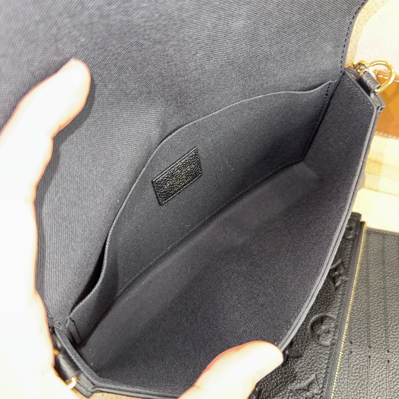 上架中🔑Louis Vuitton 經典黑牛皮壓花晚宴包-19