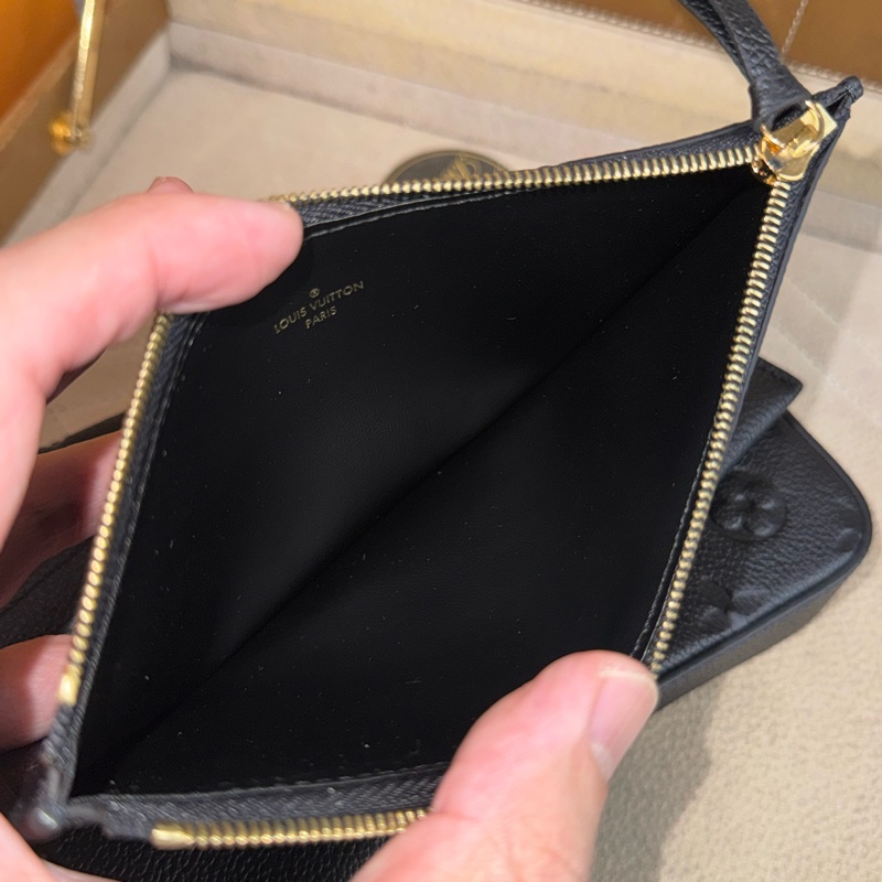 上架中🔑Louis Vuitton 經典黑牛皮壓花晚宴包-23